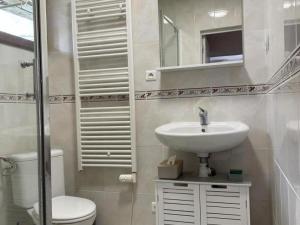 Maisons de vacances Gite a Oisly pres des Chateaux de la Loire avec Parking et Animaux Bienvenus - FR-1-491-469 : photos des chambres