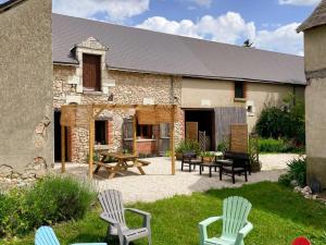 Maisons de vacances Gite a Oisly pres des Chateaux de la Loire avec Parking et Animaux Bienvenus - FR-1-491-469 : photos des chambres