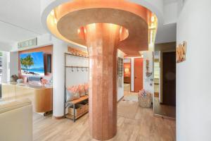 Rare walkout unit with private staircase to poolbeach