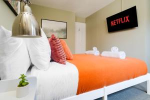 Spring Grove 2 Bedroom House with Garden and Free Parking