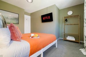 Spring Grove 2 Bedroom House with Garden and Free Parking