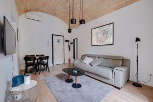 Charming Vatican Apartment with Balcony 6B