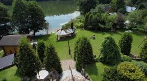 Pasakų namelis dviems su vaizdu į ežerą