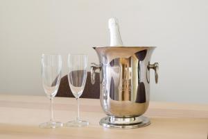 Art Deco 31 Luxury 2BR Apartment Downtown Metro AC