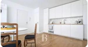 AU BORD de MER AU COEUR DE LA STATION bon emplacement joli duplex contemporain tout equipe 50m2