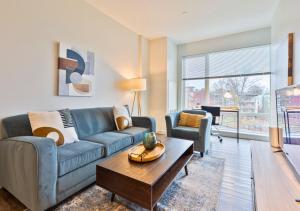 Modern Apt Near Charles River