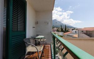 Cozy Apartment In Baska Voda With Wifi