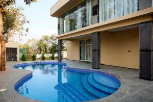 Rustica Villa By Secret Turtle 7BHK 2Pvt Pool Projector