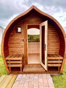 Heather Cottage and Shepherds Hut