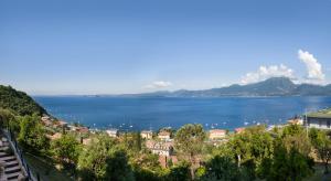 Lakeview luxury suite in Torri