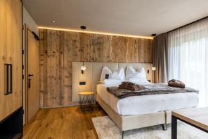 Superior Double or Twin Room with Balcony and Mountain View room in Hotel Paradiso