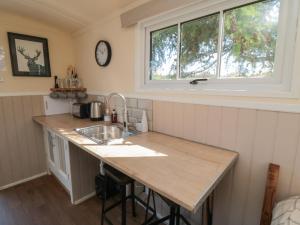 Woodpeckers Shepherds hut