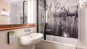 Hotels Campanile NATURE - Aix Les Bains : photos des chambres
