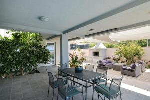 Villa Immortelle with pool and sea view