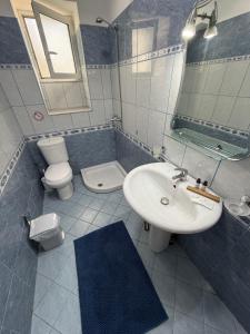 Central & 3 Min to Sea