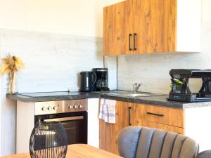 Serviceroom24 - Apartment 3 in Oberhausen WLAN - Smart-TV - 24-7 Check-in und Küche