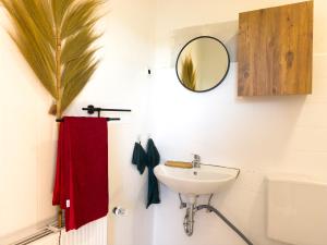 Serviceroom24 - Apartment 3 in Oberhausen WLAN - Smart-TV - 24-7 Check-in und Küche