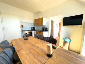 Serviceroom24 - Apartment 3 in Oberhausen WLAN - Smart-TV - 24-7 Check-in und Küche