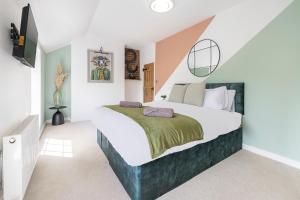 East Sussex Manor - Sleeps 12 - Hot Tub & Parking