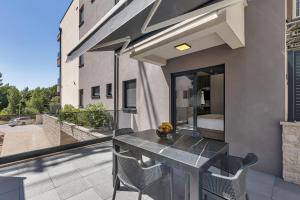 Luxury Apartment Nikolina with Garage