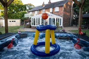 East Sussex Manor - Sleeps 12 - Hot Tub & Parking