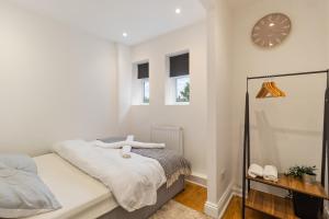 Stylish flat 10 mins from train, near Emirates & Camden