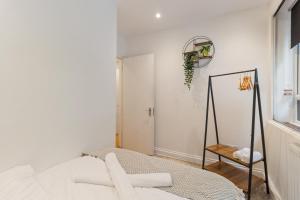 Stylish flat 10 mins from train, near Emirates & Camden