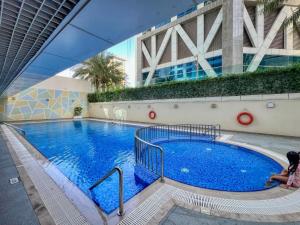 Chic Marina Arcade Apartment Minutes to Beach