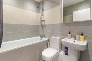 Stylish flat 10 mins from train, near Emirates & Camden