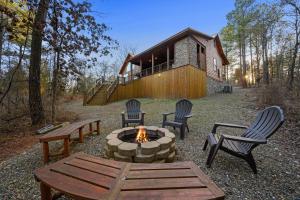 Twilight Pines - Dreamy Cabin w Hot Tub & optional Kids Loft