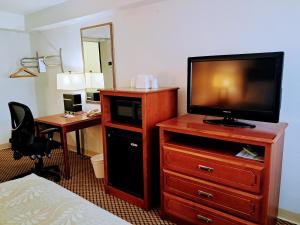 Double Room - Non-Smoking  room in National 9 Inn Showboat