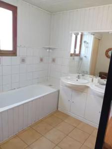 Maisons de vacances Maison 6 pers-piscine-commerces : photos des chambres
