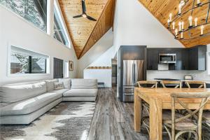 Misty Pines by Tahoe Getaways at Tahoe Park - Newly Remodeled Pet Friendly 3 BR w Private Beach HOA