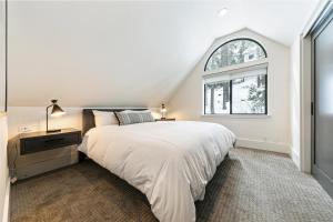 Misty Pines by Tahoe Getaways at Tahoe Park - Newly Remodeled Pet Friendly 3 BR w Private Beach HOA