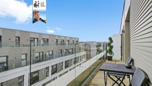 1 Bedroom Penthouse Apartment By Littlepiggyrentals Short Lets & Serviced Accommodation Stevenage With Balcony & Fast WiFi