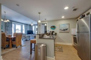 2 BR 2 BA With 6 Seater Golf Cart, Village of Baytowne Wharf