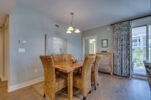 2 BR 2 BA With 6 Seater Golf Cart, Village of Baytowne Wharf