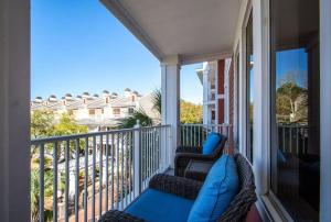 2 BR 2 BA With 6 Seater Golf Cart, Village of Baytowne Wharf