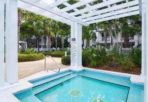 2 BR 2 BA With 6 Seater Golf Cart, Village of Baytowne Wharf