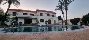 Spacious villa 6 Bdrms with pool AB62013