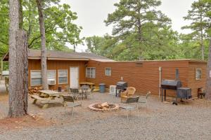 Greers Ferry Lake Escape Cabin with Pool Access