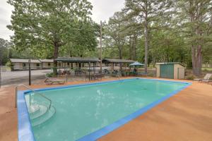 Outdoor Entertainment Areas Greers Ferry Cottage!