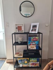 Maisons de vacances Dors Fee Duplex avec Toit-Terrasse et Salle de Jeux - Centre Bourg a 4 min du Puy duFou : Maison 3 Chambres