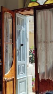 Malta, Sliema holiday flat - minutes from the sea!