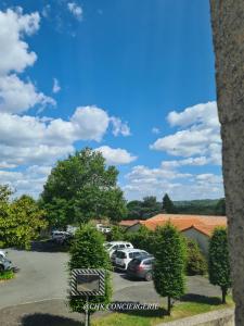 Maisons de vacances Dors Fee Duplex avec Toit-Terrasse et Salle de Jeux - Centre Bourg a 4 min du Puy duFou : photos des chambres