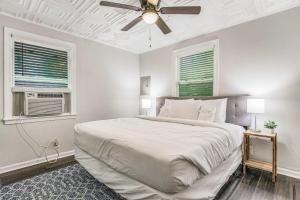Mins to Downtown Carriage House - Pensacola Pearl