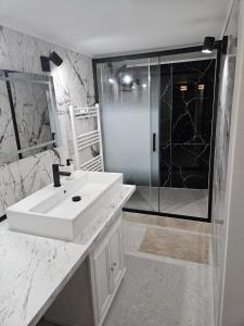 Studio Piata Mare Mardomi