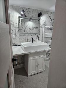 Studio Piata Mare Mardomi