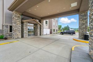 Cobblestone Hotel & Suites - Russells Point at Indian Lake