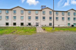 Cobblestone Hotel & Suites - Russells Point at Indian Lake